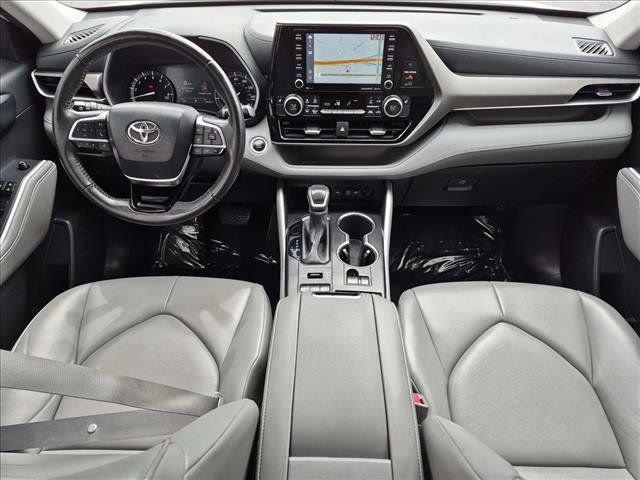 Used 2020 Toyota Highlander XLE AWD/4WD image 19