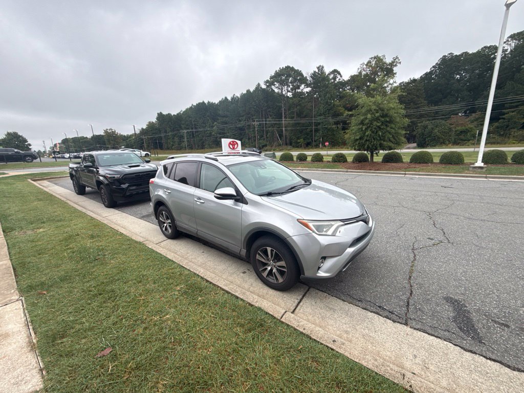 Used 2018 Toyota RAV4 XLE FWD image 7