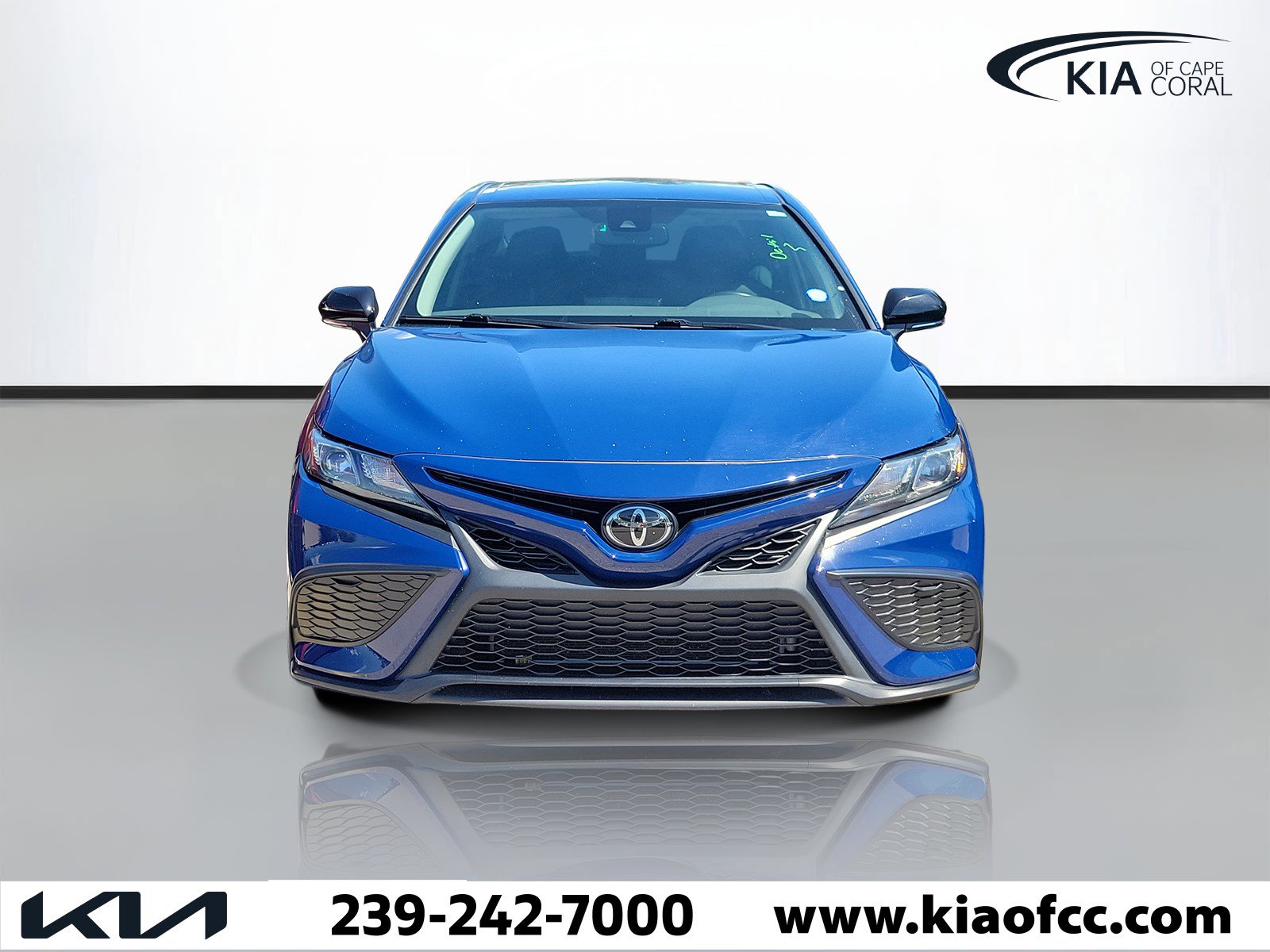 Used 2023 Toyota Camry SE w/ Convenience Package FWD image 2