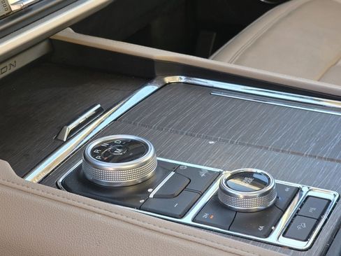 Used 2024 Ford Expedition Limited image 20