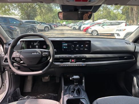 Used 2025 Kia K4 FWD image 32