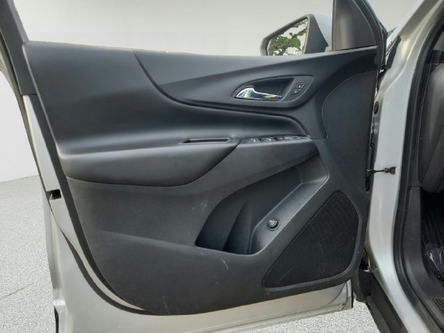 Used 2020 Chevrolet Equinox LT w/ Driver Convenience Package FWD image 18