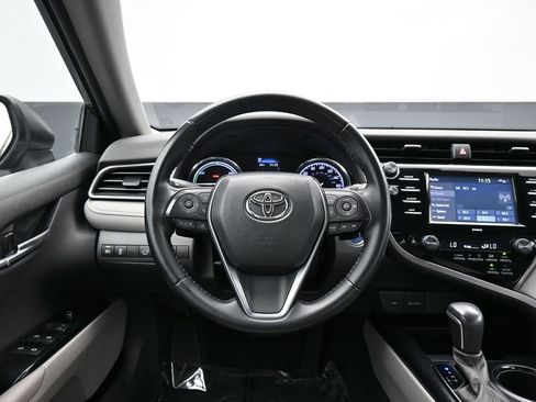 Used 2020 Toyota Camry SE FWD image 43
