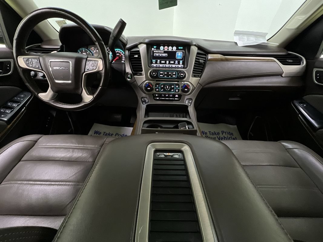 Used 2020 GMC Yukon Denali w/ Denali Premium Package AWD/4WD image 18