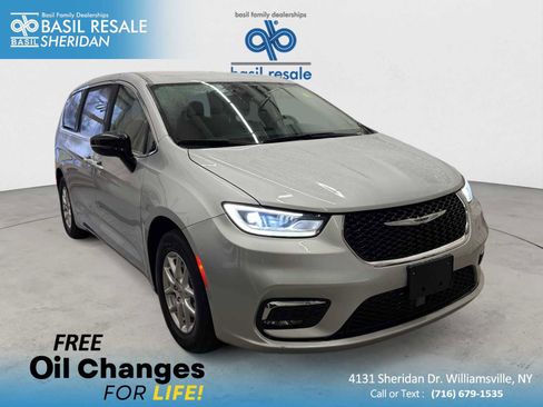 Used 2024 Chrysler Pacifica Touring-L image 1