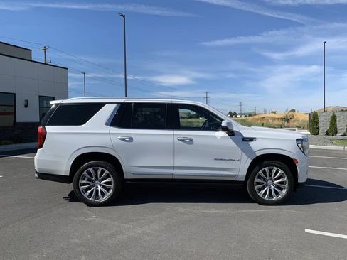 Used 2021 GMC Yukon Denali w/ Denali Ultimate Package AWD/4WD image 8