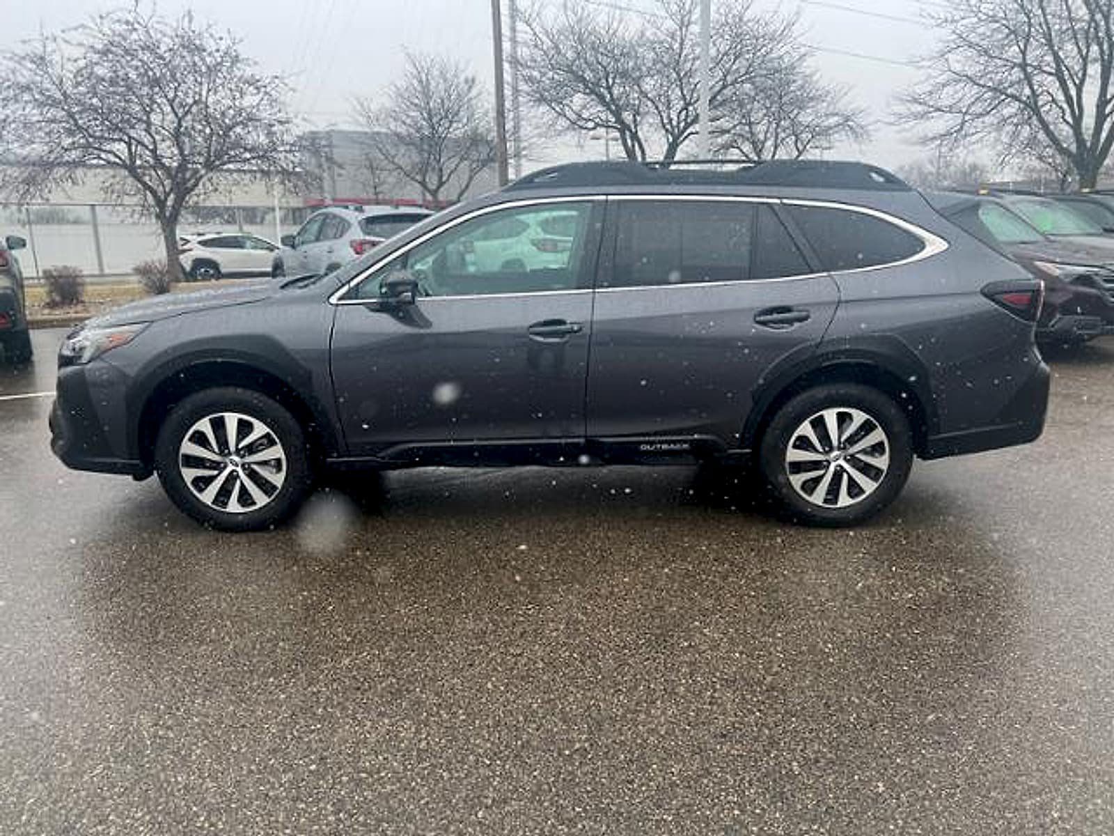 Certified 2025 Subaru Outback Premium AWD/4WD image 3