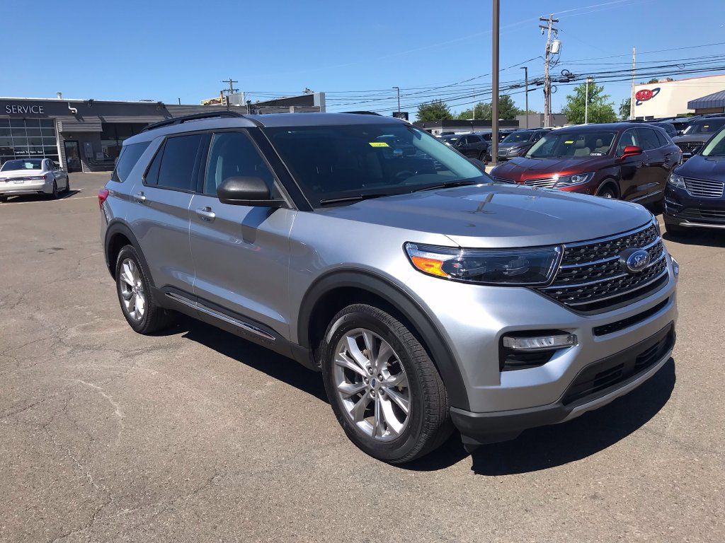 Used 2024 Ford Explorer XLT w/ Equipment Group 202A AWD/4WD image 7