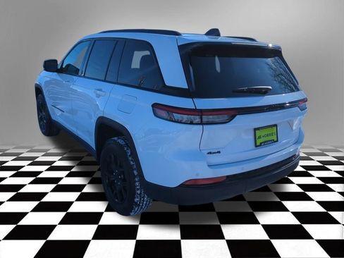 Used 2025 Jeep Grand Cherokee Altitude image 5