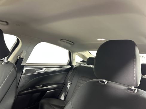 Used 2020 Ford Fusion SE FWD image 12