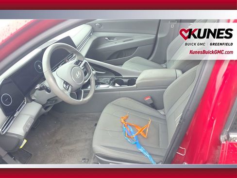 Used 2025 Hyundai Elantra SEL image 31