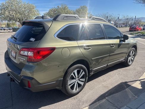 Used 2018 Subaru Outback 3.6R Limited image 3