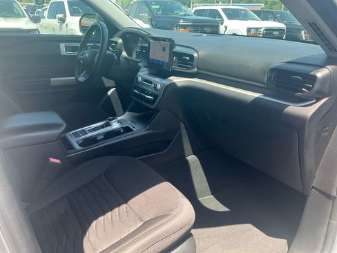 Used 2021 Ford Explorer XLT RWD image 11