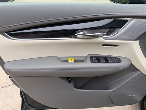 Used 2025 Cadillac XT6 Premium Luxury w/ Technology Package image 9