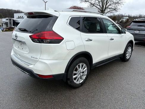 Used 2017 Nissan Rogue SV image 5
