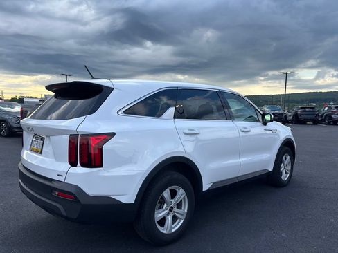 Used 2023 Kia Sorento LX AWD/4WD image 2
