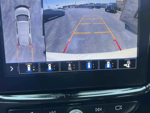 Used 2021 Chevrolet Traverse High Country FWD image 16
