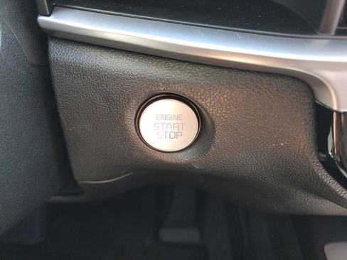 Certified 2024 Kia Sorento S w/ Panoramic Sunroof Package image 32