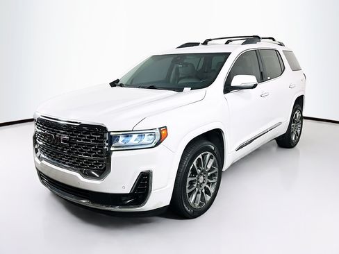 Used 2021 GMC Acadia Denali w/ Denali Technology Package FWD image 3