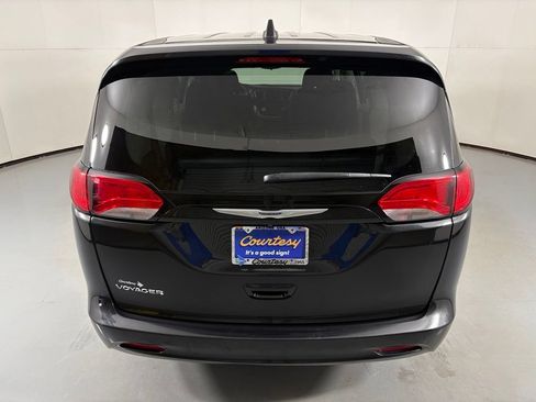 Used 2023 Chrysler Voyager LX FWD image 7