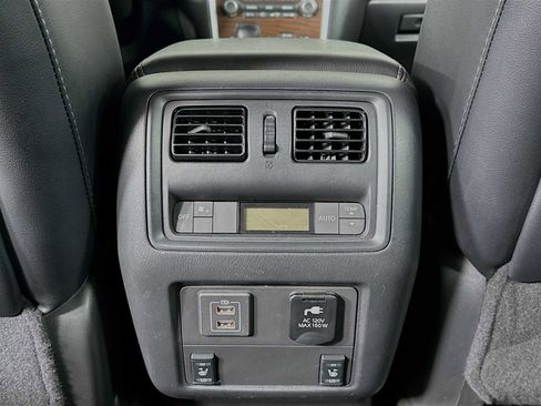 Used 2018 Nissan Pathfinder Platinum image 24