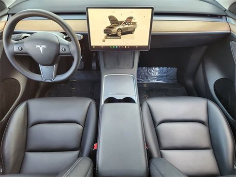 Used 2023 Tesla Model Y Long Range image 19