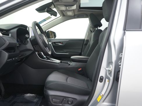 Used 2025 Toyota RAV4 XLE image 21