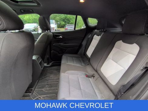 Used 2024 Chevrolet Trax RS w/ Sunroof Package FWD image 10