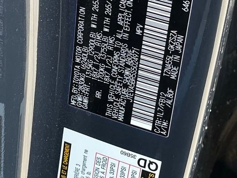 Used 2025 Toyota 4Runner TRD Off-Road image 32