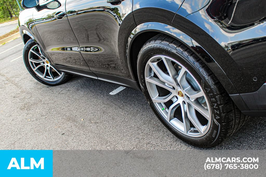 Used 2024 Porsche Cayenne Coupe AWD/4WD image 14