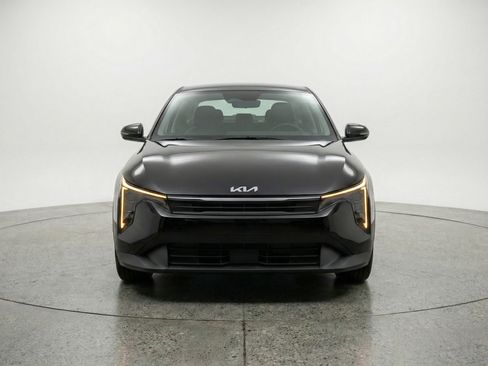 Used 2025 Kia K4 LXS FWD image 2