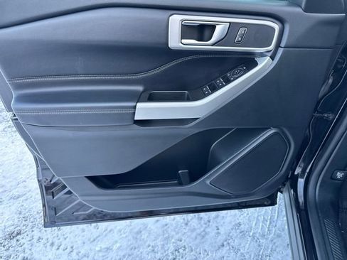 Used 2021 Ford Explorer XLT image 10