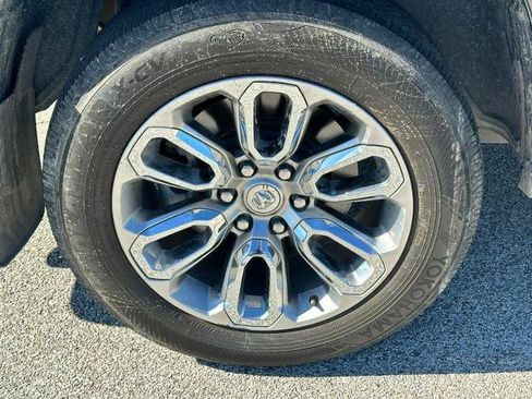 Used 2024 RAM 1500 Laramie AWD/4WD image 7