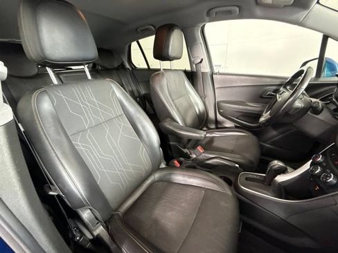 Used 2019 Chevrolet Trax LT w/ LT Convenience Package FWD image 29