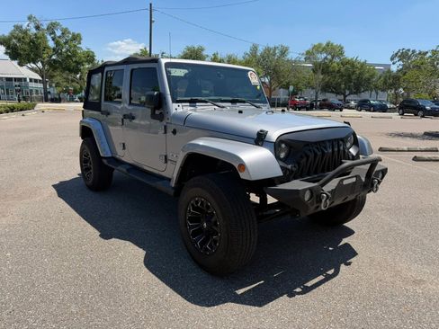 Used 2016 Jeep Wrangler Unlimited Sahara AWD/4WD image 4
