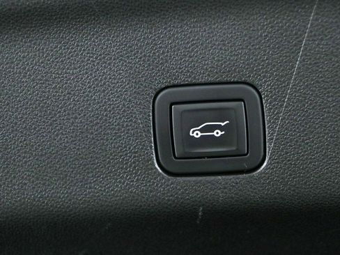 Used 2023 GMC Yukon AT4 w/ Technology Package AWD/4WD image 36