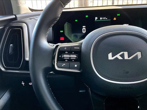 Used 2025 Kia Sorento EX w/ EX Panoramic Sunroof Package image 23