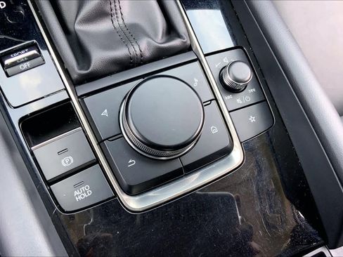 Used 2025 MAZDA MAZDA3 s image 32