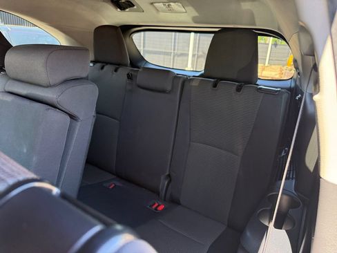 Used 2023 Toyota Highlander LE FWD image 33