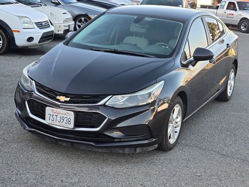 Used 2017 Chevrolet Cruze LT FWD image 8