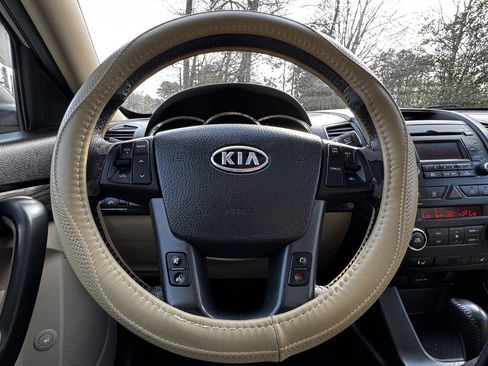 Used 2011 Kia Sorento EX w/ Premium Pkg image 17