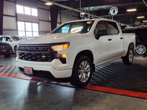 Used 2023 Chevrolet Silverado 1500 Custom AWD/4WD image 3