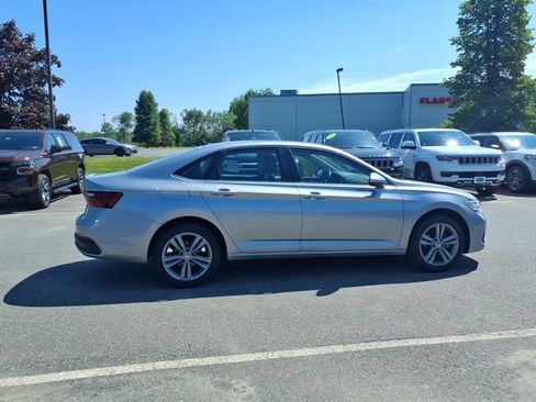 Used 2024 Volkswagen Jetta SE FWD image 8