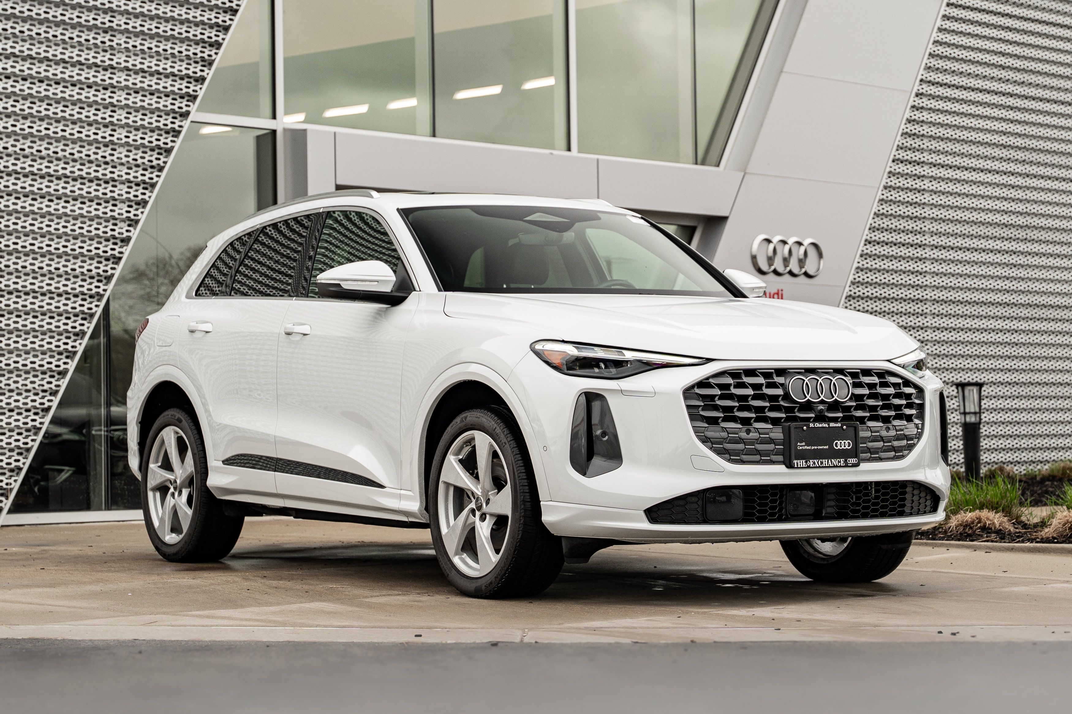 Certified 2025 Audi Q5 Premium w/ Premium Plus AWD/4WD image 1
