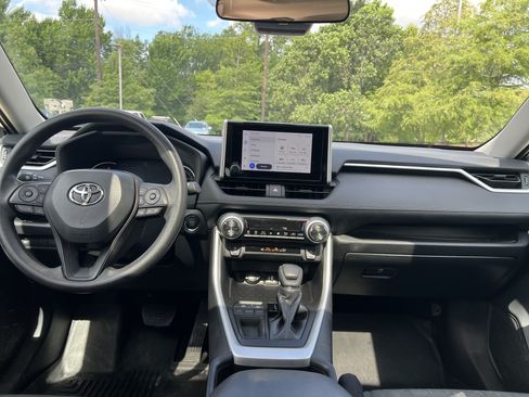 Used 2024 Toyota RAV4 XLE w/ Convenience Package FWD image 25