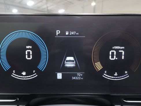 Used 2025 Hyundai Kona SEL image 11