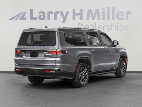 Used 2024 Jeep Wagoneer L Series II w/ Flexible Seating Group image 2