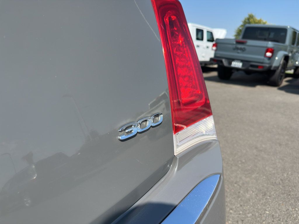 Used 2017 Chrysler 300 Limited AWD/4WD image 10