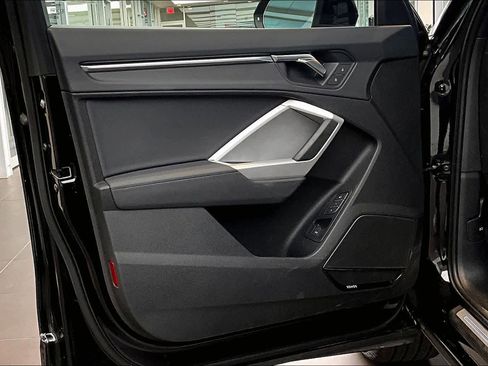 Certified 2025 Audi Q3 2.0T Premium Plus w/ Premium Plus Package image 22