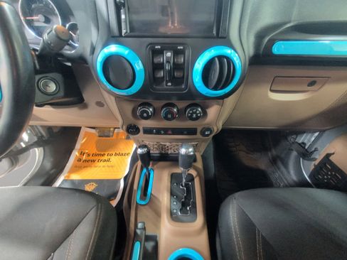 Used 2016 Jeep Wrangler Unlimited Sahara image 11